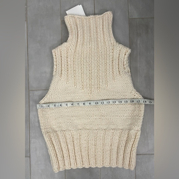 NWT TOTEME Turtleneck Hand Knitted Wool Top Buttercream Size Large - Picture 15 of 15